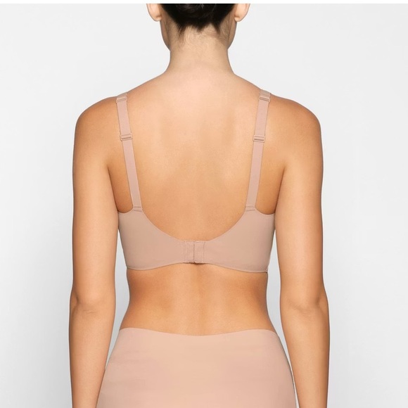 SKIMS NAKED SCOOP BRALETTE | CLAY - Picture 2 of 7